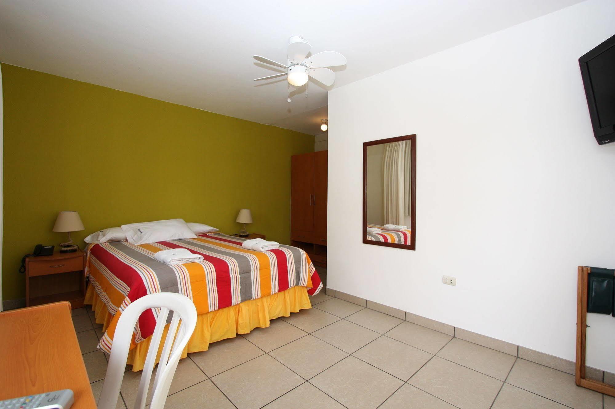 Hotel Bracamonte Huanchaco Buitenkant foto